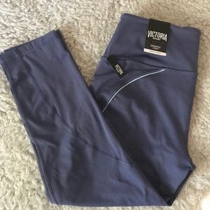 NWT VICTORIA’S SECRET CROPPED LEGGINGS
